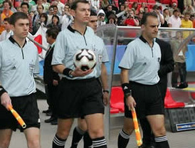 FIFA probará en nuestro país colocar dos árbitros más