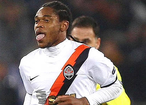 Polémica por el gol de Luiz Adriano en Champions sin respetar el 'fair play'