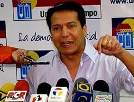 Ojeda pide que Chávez rinda cuentas por nuevos poderes