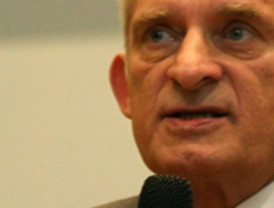 Sigue el morbo: la FIA aplaza al miércoles su decisión sobre los difusores en los coches de Brawn y Toyota