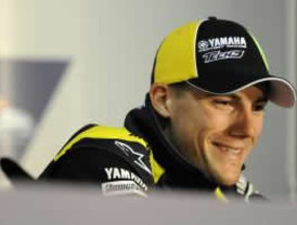 Clinton llama a políticos y empresarios en Davos ayuden a Haití