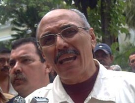 A salvo ocupantes de avioneta que amarizó