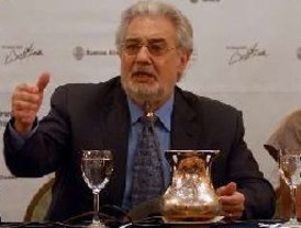 Plácido Domingo respaldó la protesta de los músicos del Colón y peligran los conciertos programados