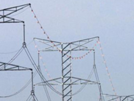 Los 'indignados' entregan el texto con sus demandas en el Congreso