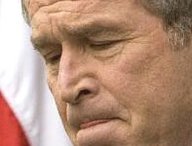 Internan a Vargas Llosa en clínica local