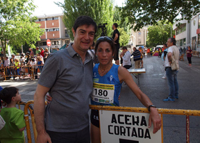 Juan Ávila con la número 6 de su candidatura, Alicia Fernández