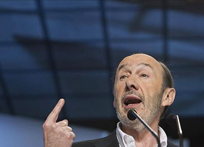 Rubalcaba amaga pero se reserva el golpe constitucional a la reforma laboral