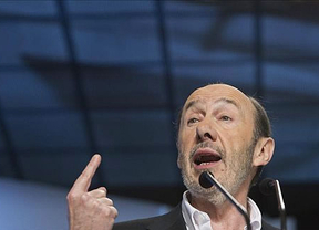 Rubalcaba amaga pero se reserva el golpe constitucional a la reforma laboral