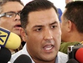 Escándalo por chuzadas se acerca cada vez más a Uribe