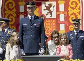 Las infantas Leonor y Sofía debutan en público con los Príncipes de Asturias