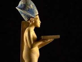 Estatua del faraón Akenatón recuperada en Egipto