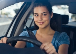 Los seguros de automóvil siguen siendo de medida un 2% más caros para hombres que para mujeres