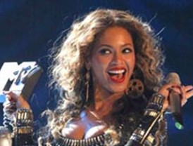 La duquesa de Alba: 'La relación con Alfonso sigue muy bien'