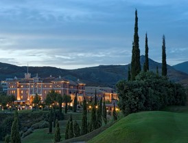 Chacón visita por sorpresa la controvertida misión en Afganistán