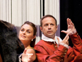 Un 'galán fantasma' recupera para la escena al Calderón más divertido