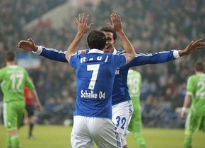Raúl no se cansa de hacer historia: marca con el Schalke su gol número 400