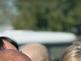 Montilla al fútbol, su esposa a los toros