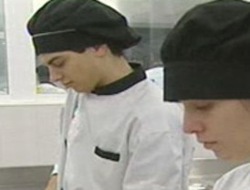 Los médicos recomiendan alternar las comidas copiosas con ligeras para evitar las 'resacas' navideñas