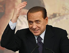 Berlusconi colaboró para pagar a las prostitutas de sus fiestas
