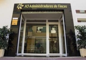 H3 Administradores de Fincas abre despacho virtual en la oficina de Torre del Mar, en Málaga