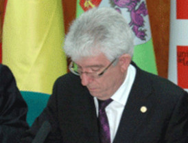 Un vecino de Santoña se quema a lo bonzo en el despacho de la alcadesa, Puerto Gallego