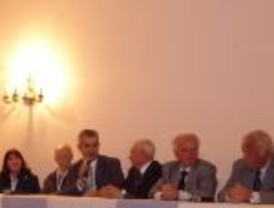 El Papa Benedicto XVI expresa su solidaridad con las familias que son perseguidas por su fe