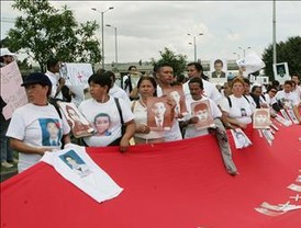 Supera peso barrera sicológica de los 13 por dólar