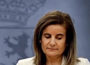 La ministra Fátima Báñez, oficialmente denunciada por el PSOE tras filtrar datos privados de su ERE