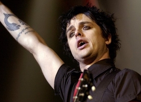 El cantante de Green Day es hospitalizado de urgencia en Italia