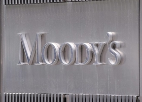 Moody's golpea a la banca española: deja a la mayoría de las entidades a nivel de 'bono basura'