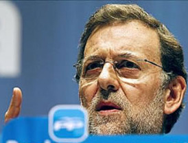 ¿Rajoy se pasa al ala dura liberal?: defiende 'trabajar unas poquitas horas más o ganar un poquito menos'