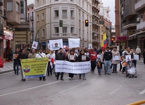 Manifestación en Cuenca contra la violencia tras la muerte de un menor
