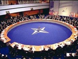 OTAN acelera su planificación contra Libia