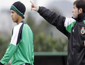 25 desaparecidos tras hundirse una patera en la costa almeriense