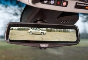 Cadillac incorpora un retrovisor con cámara de video en streaming