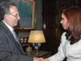 Cristina estrecha lazos con el embajador estadounidense