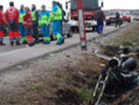 Angelina Jolie engañó a Brad Pitt con un rockero