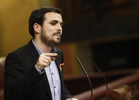 Garzón ataca duro a Rajoy en su estreno: "Está saqueando este país para vendérselo a sus amiguetes"