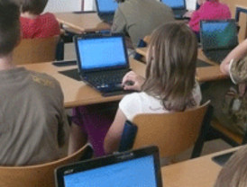 Castilla y León abre nueva convocatoria para autorizar a escolares el uso de portátiles