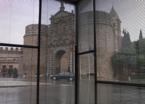 "Es una barbaridad el cierre de la oficina de Turismo de la Puerta de Bisagra"