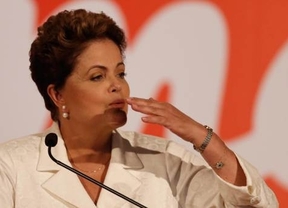 Brasil verá una segunda vuelta entre el liberal Neves y la presidenta Dilma Rousseff, que no llegó al 50%