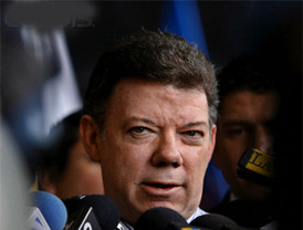 Rubalcaba dice que el Gobierno 'sigue comprometido con la paz' y dispuesto a dar 'pasos', pero no con violencia