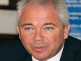 García Belaúnde: 'Hay países que compran armas como si fueran a la guerra'