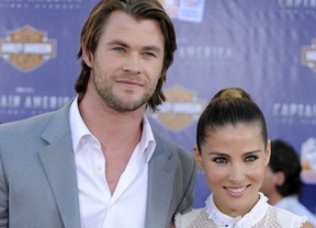 Elsa Pataky ya luce embarazo en la playa junto a Chris Hemsworth