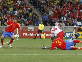 Un octogenario ex ministro, Alberto Oliart, presidirá la nueva y 'joven' RTVE