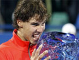 Año nuevo, vida vieja: Nadal sigue dando mordiscos a los trofeos tras ganar a Federer en Abu Dhabi