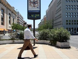 Autobús impacta contra varios vehículos en la autopista Valle-Coche