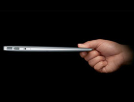 Apple presenta 'MacBook Air', su portátil más portátil