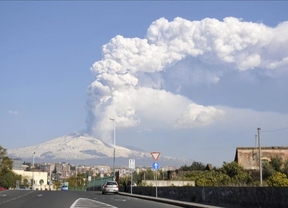 El Etna entra en erupción y saca una nube de cenizas con más de 6.000 metros de altura