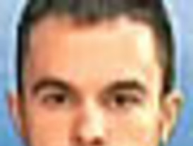 Monumental atasco: un camión queda 'encajado' en la M-40